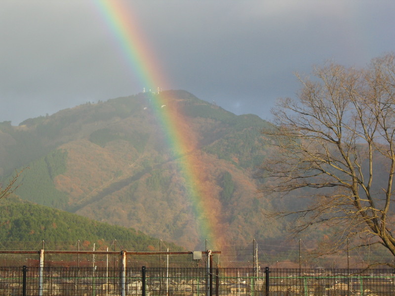 岩倉川東側から